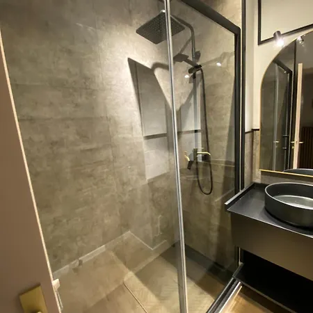- Apartmán